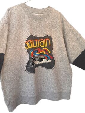 Gray 'Soultrain' Graphic Crewneck Sweater